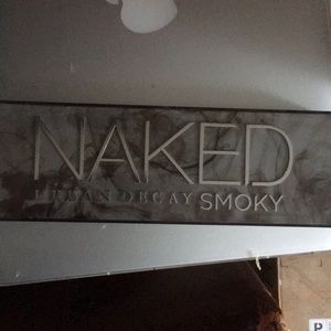 NAKED urban decay smoky eyeshadow